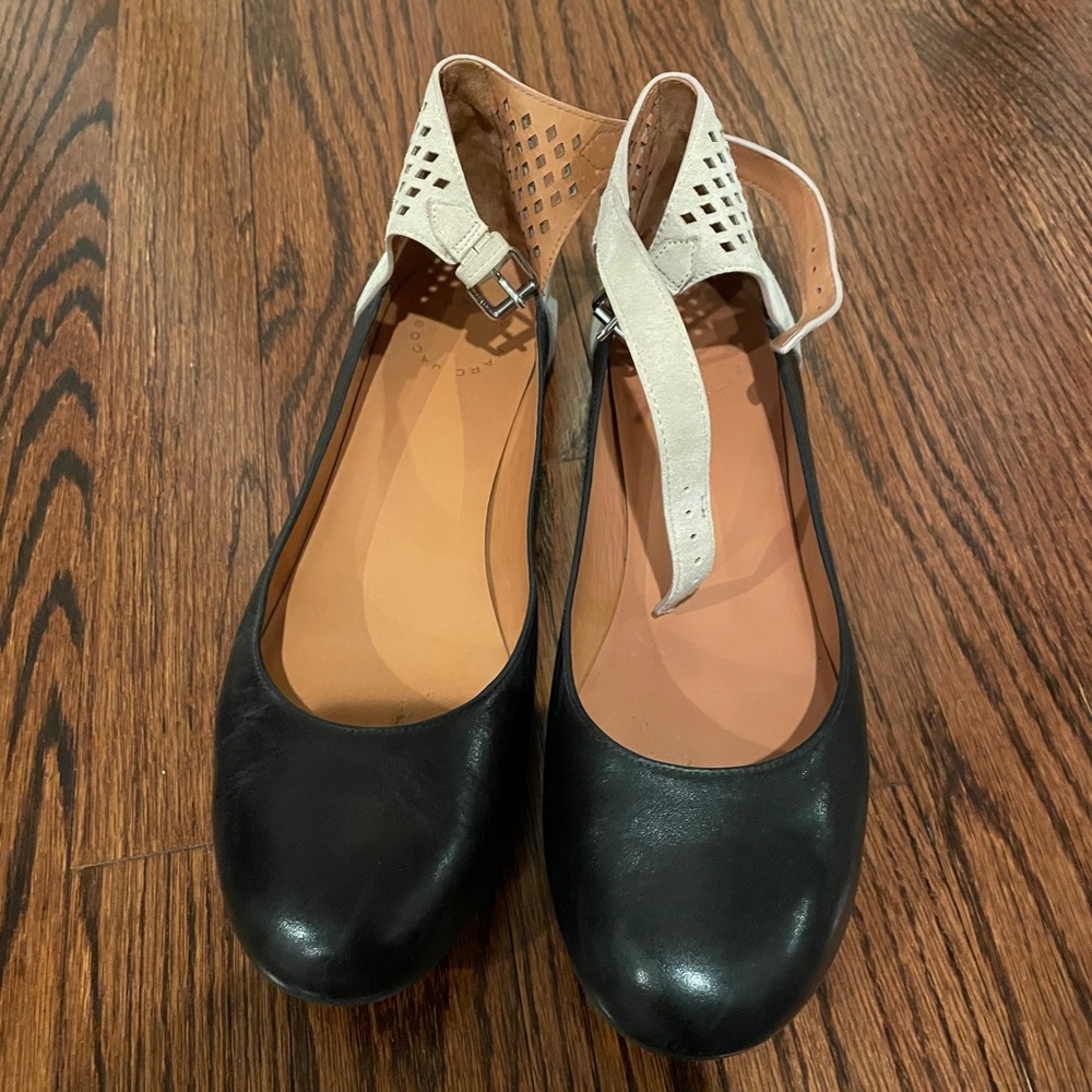 Marc by Marc Jacob’s Mary Janes - sz 38 1/2 (7.5)